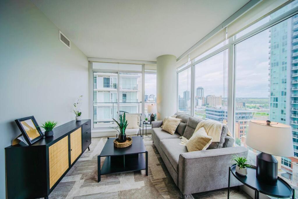 Modern Suite Calgary Downtown 5 Min Walk Stampede Dış mekan fotoğraf