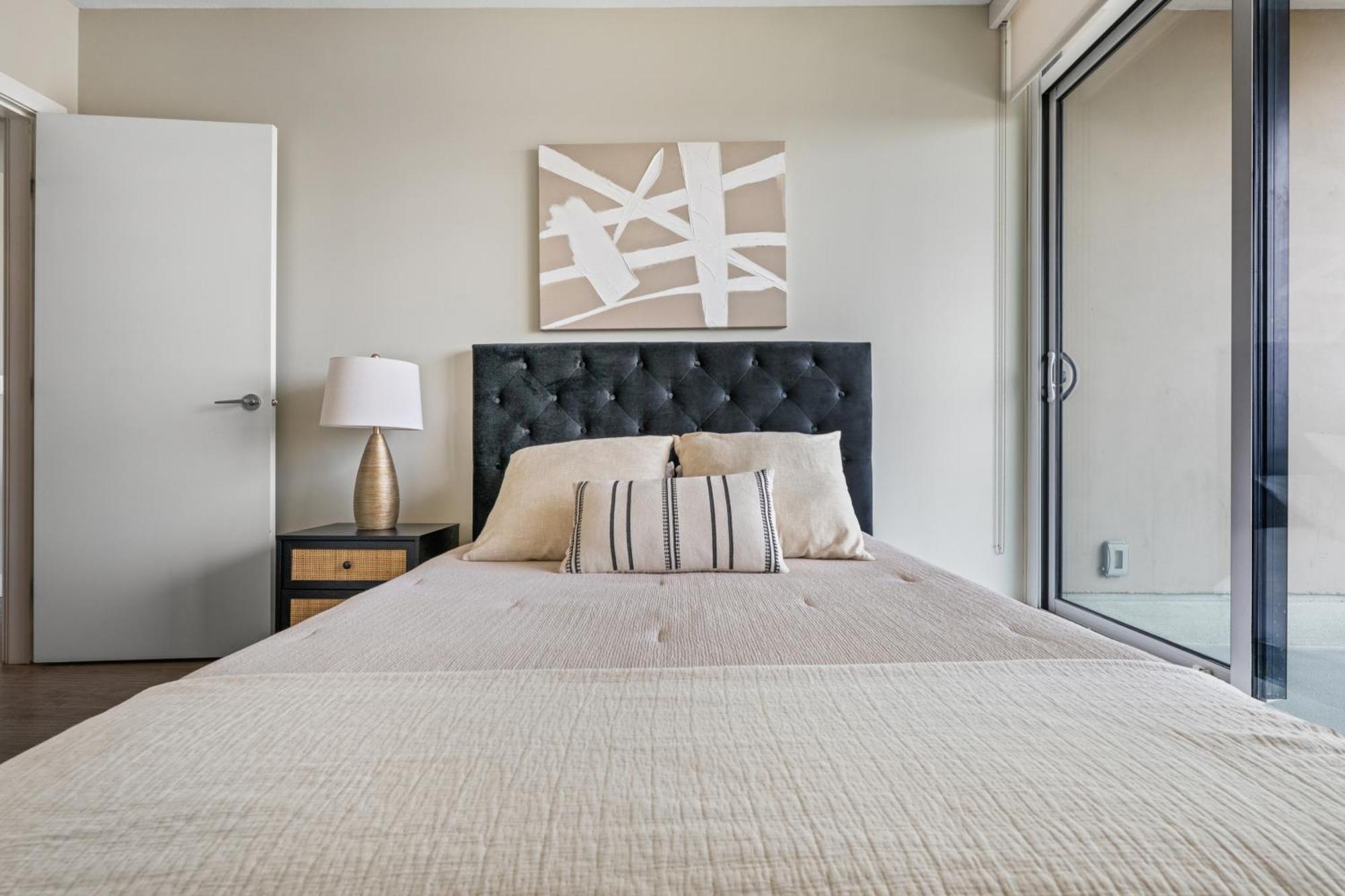 Modern Suite Calgary Downtown 5 Min Walk Stampede Dış mekan fotoğraf